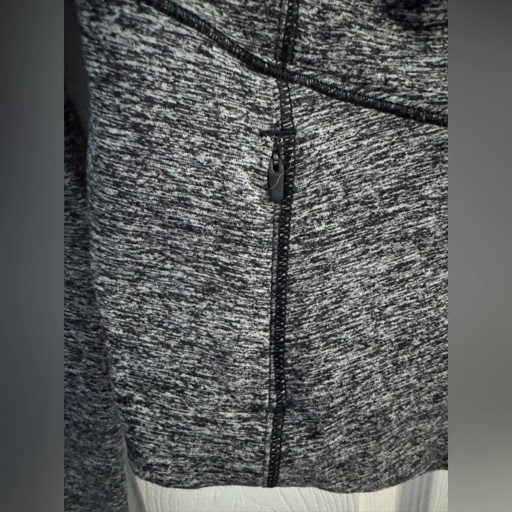 Lululemon Athletica Black Heathered Cropped Sweatshirt - Picture 6 of 7